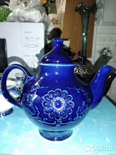 Заварочный чайник и салатники