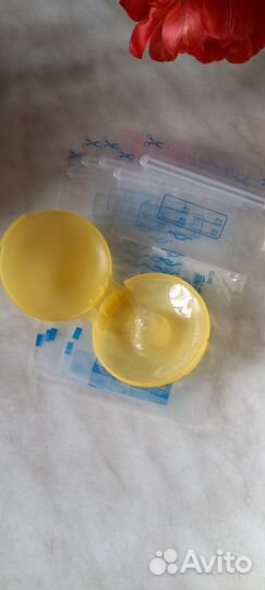 Молокоотсос электрический medela,накладки на грудь