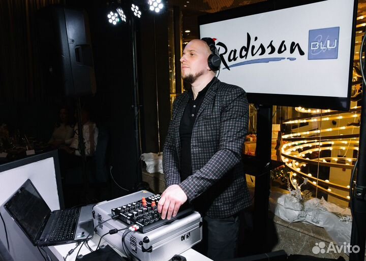 Диджей Ник Адамс