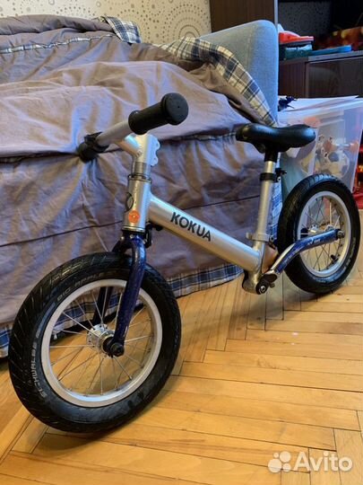 Беговел и шлем kokua