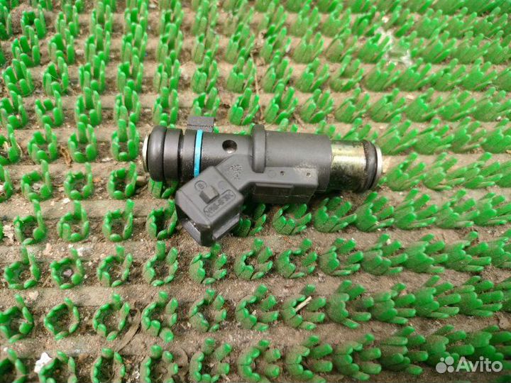 Форсунка Citroen Berlingo M59 TU3A 2010