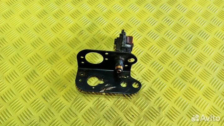 Крепежный угол правый Man Tgl