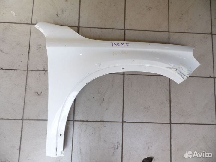 Переднее правое крыло gla x156 мерседес