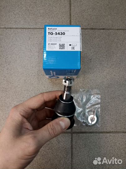 Шаровая опора переднего рычага Dodge Caravan 4