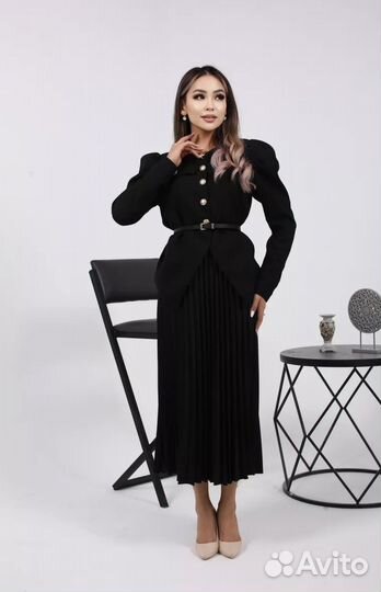 Костюм женский с юбкой и пиджаком