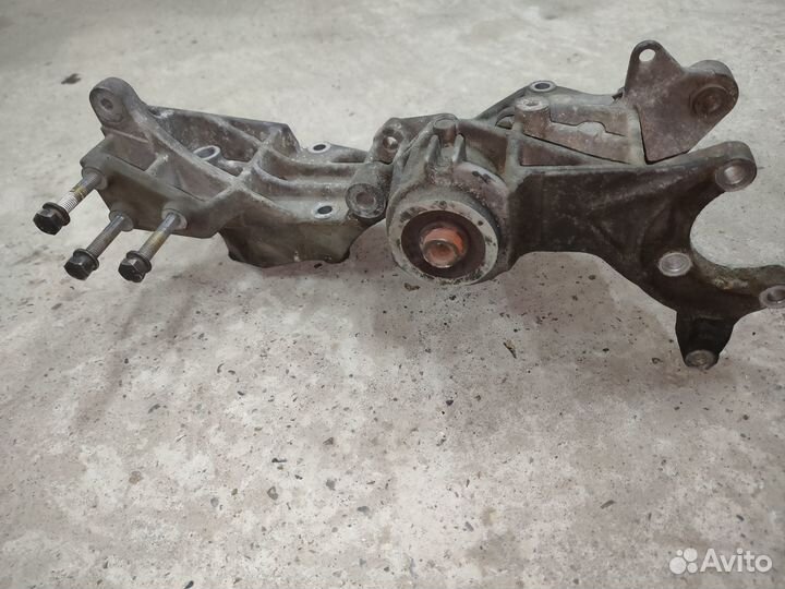 Кронштейн генератора Volkswagen Passat B5