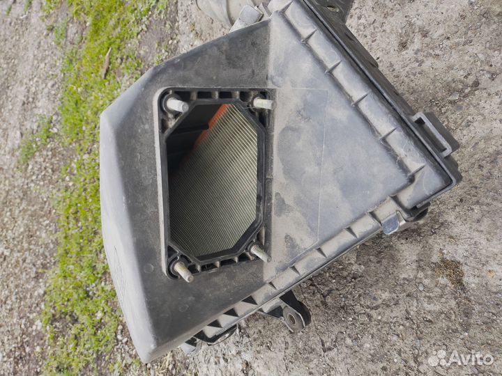 Корпус воздушного фильтра Митсубиси Каризма