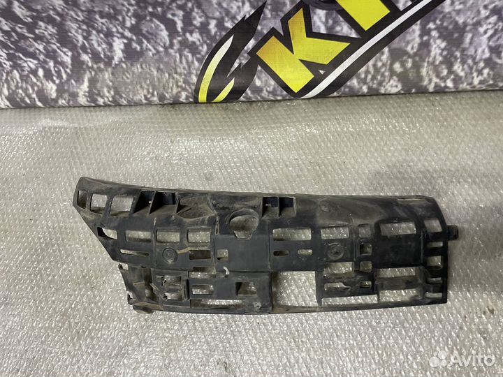 Кронштейн бампера правый Laguna 2 Лагуна 2004