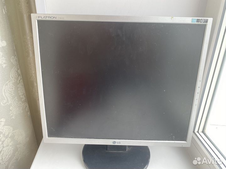 Монитор LG(flatron L1952S)