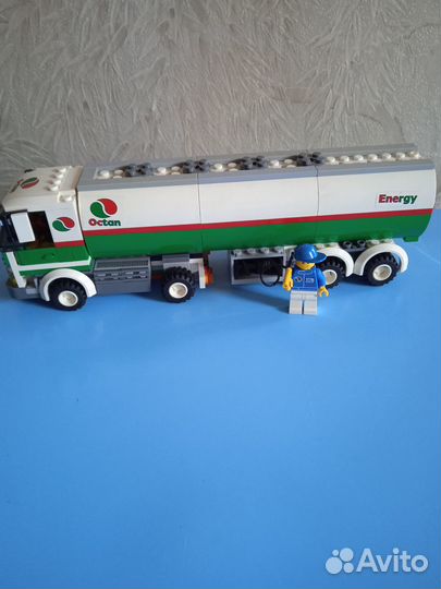 Продам набор Lego City бензовоз и фигурка