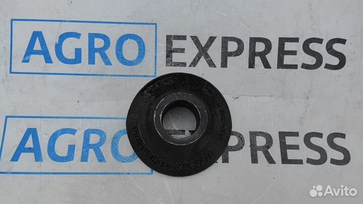 N242776 Втулка. John Deere