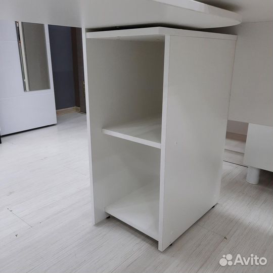 Письменный стол белый