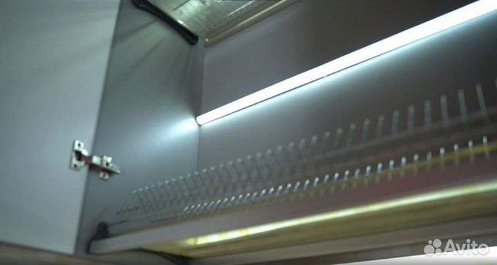 Система умной подсветки гардероба и шкафов реагиру