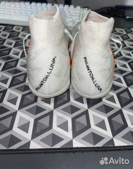 Футбольные бутсы Nike Phantom Luna