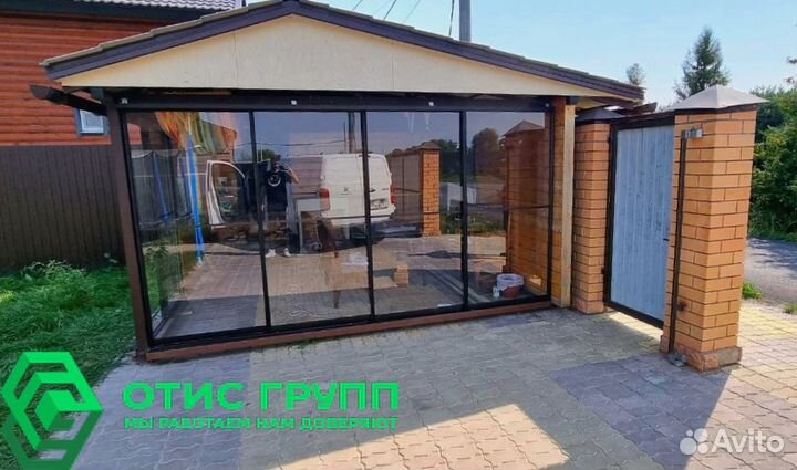 Фасадное остекление стеклянными дверями купе