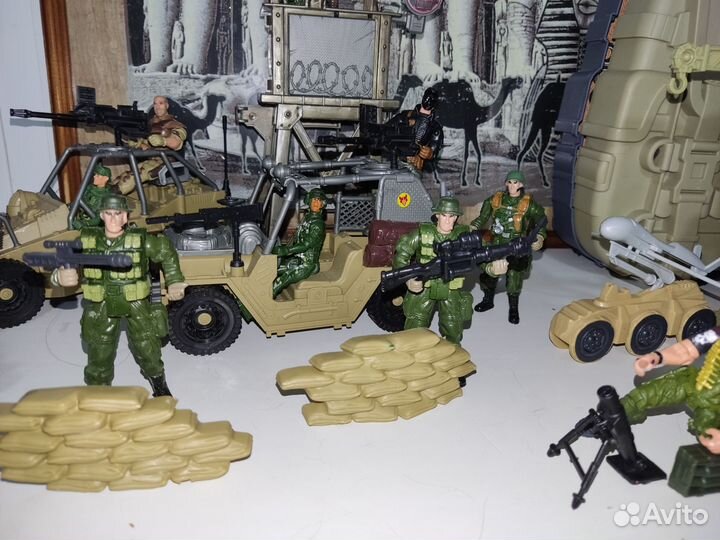 Солдатики,военная база, техника