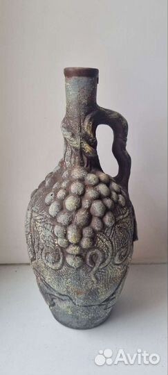 Глиняный кувшин для вина