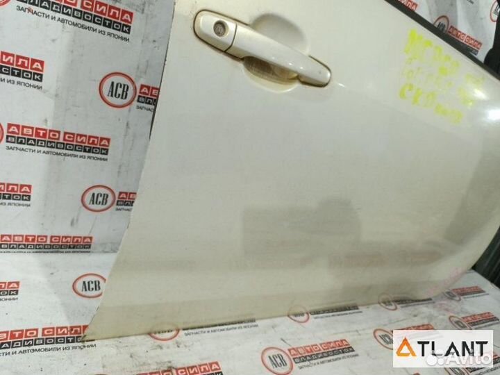 Дверь передний правый toyota IST