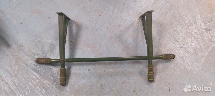 Турник настенный