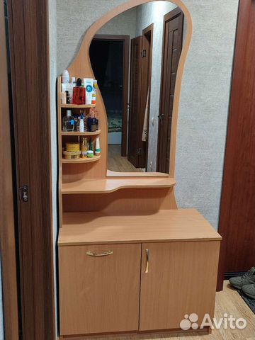 Тумба с зеркалом в прихожую