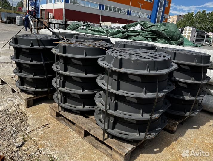 Люк чугунный новый