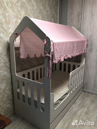 Мебельный гарнитур в детскую (для девочки)