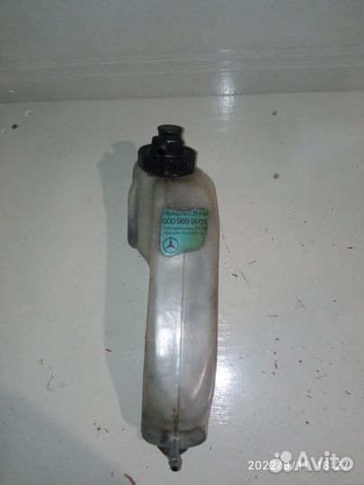 Бачок гидросистемы mercedes 124