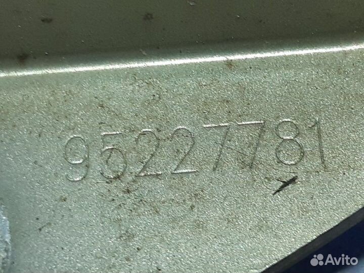 Петля капота Chevrolet Cruze седан F16D3 2011