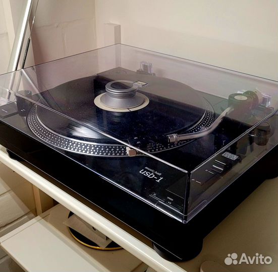Виниловый проигрыватель Music Hall USB-1