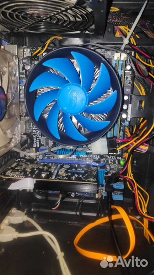 Материнская плата с процессором и памятью