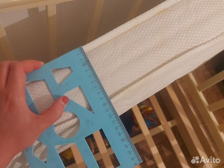 Детская кроватка с маятником и матрасом