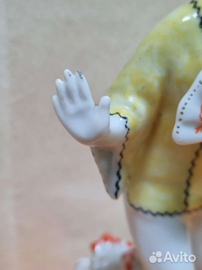 Статуэтка фарфоровая ссср