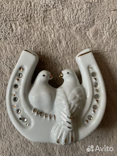 Статуэтка фарфоровая подкова