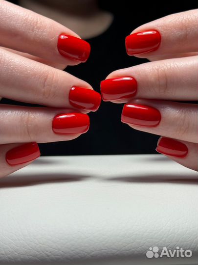 Модель на маникюр