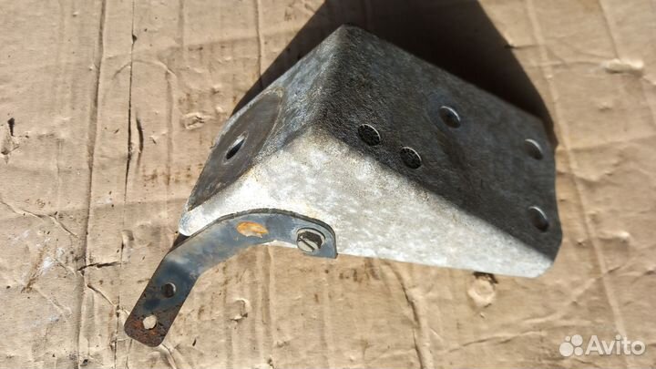 Escape Maverick Tribute крепление подушки двигател