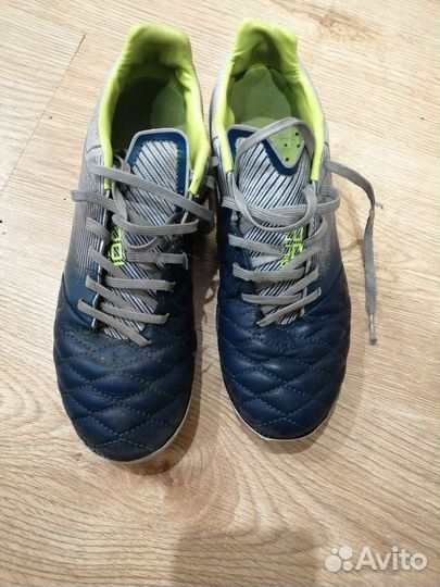 Детские футбольные бутсы