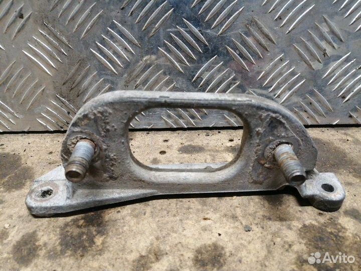 Кронштейн кпп LADA Largus LB K7M 2013