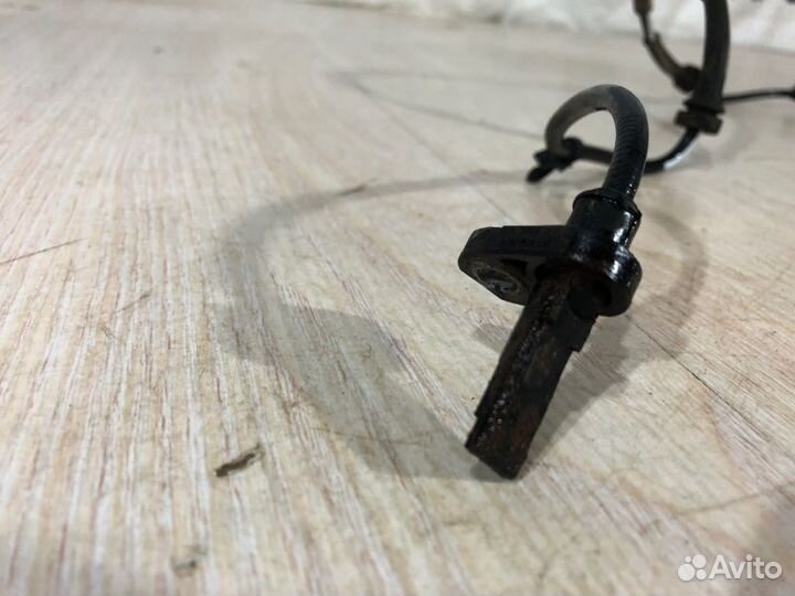 Датчик abs передний правый Ford Fiesta MK6 spja