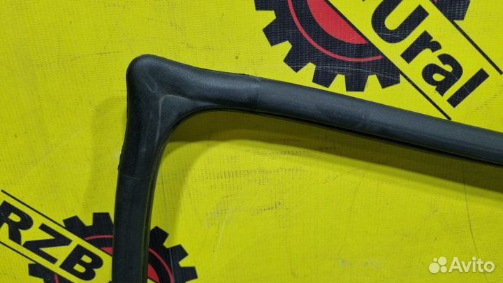 Уплотнитель проема двери передний правый Hyundai