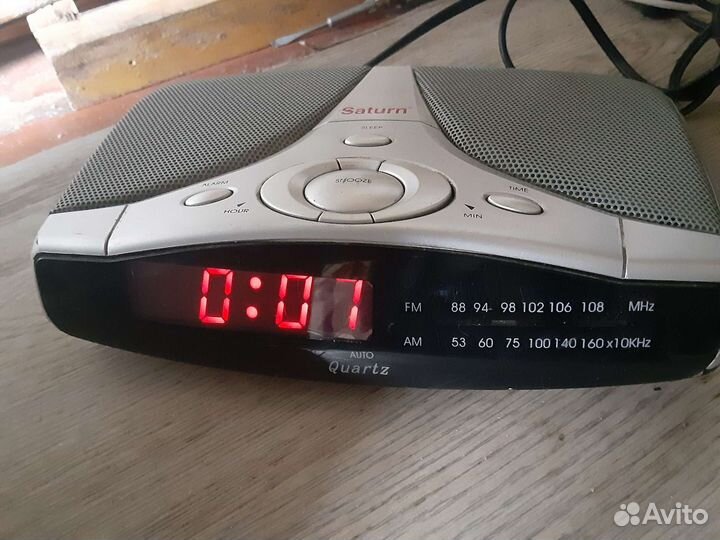 Радио часы радио FM /AM + светочасы от сети 220в