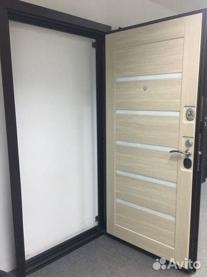 Входная дверь