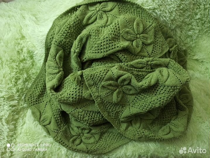 Вязаный плед ручной работы