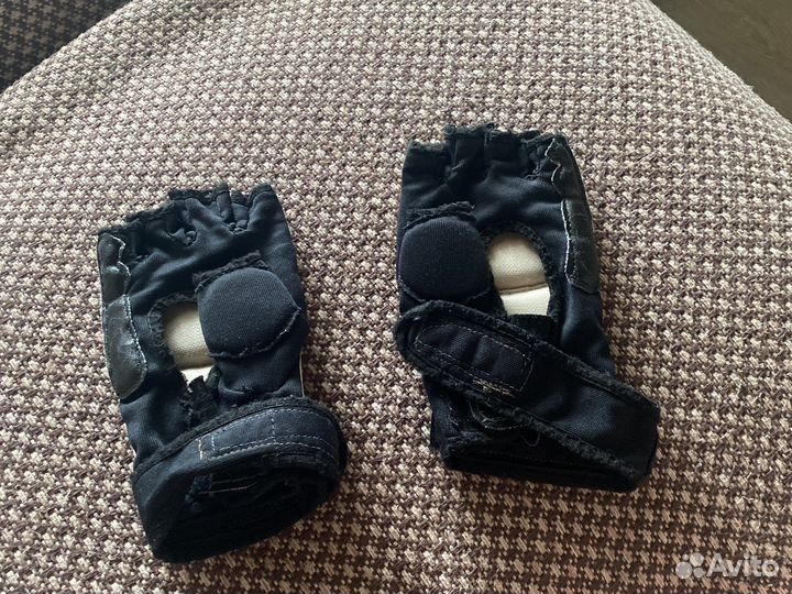 Спортивные перчатки