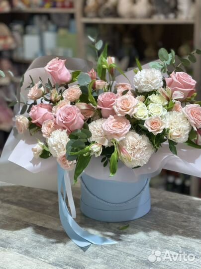 Цветочная композиция в шляпной коробке