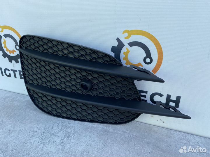 Решетка переднего бампера Mercedes A2138856700