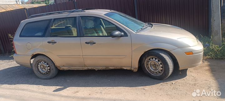 Ford Focus 2 МТ, 2001, битый, 390 000 км
