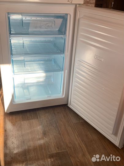 Морозильный шкаф Leran