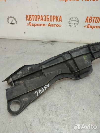 Пыльник крыла передний правый Toyota Auris E15