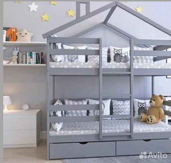 Двухъярусная кровать домик