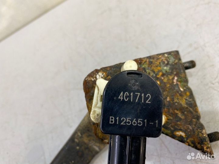 Датчик положения кузова задний Toyota Camry XV50